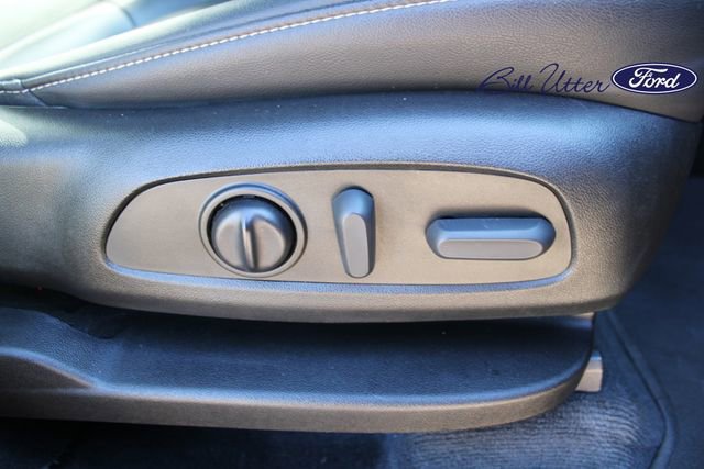 Used 2022 Chevrolet Traverse LT w/ LT Premium Package image 12