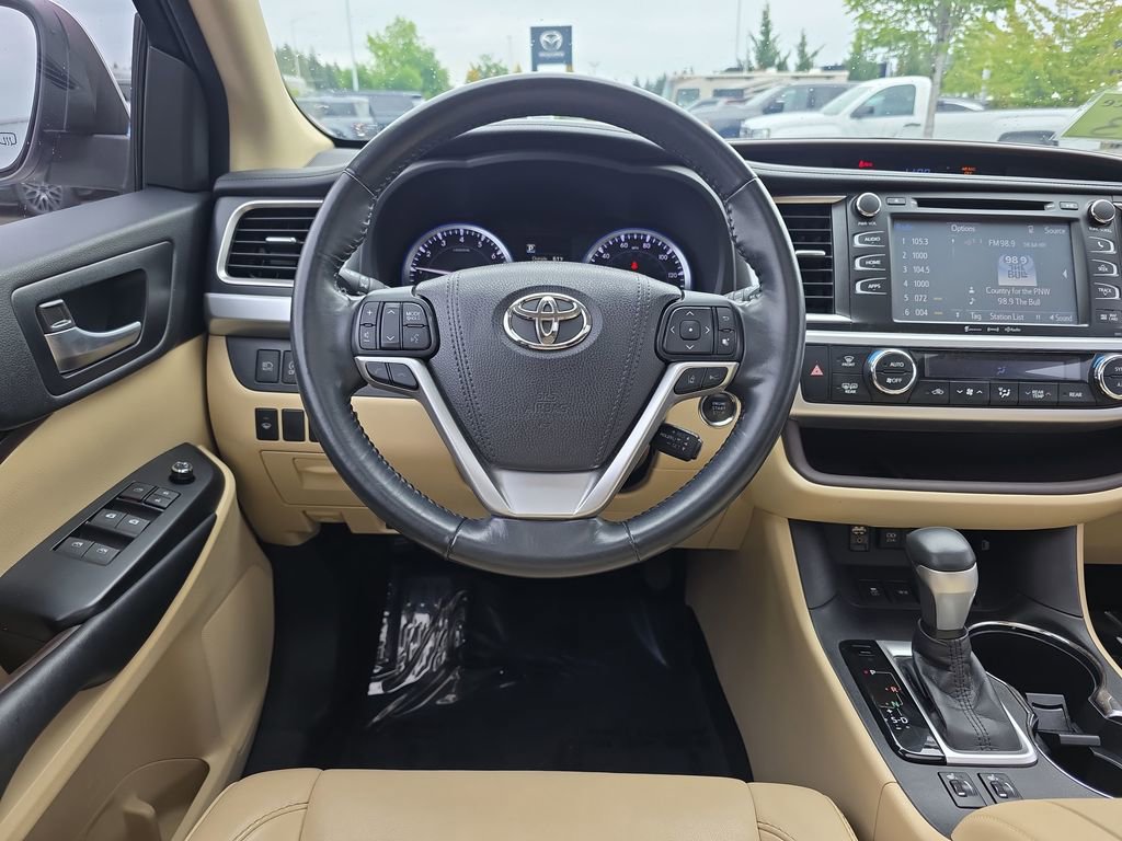 Used 2018 Toyota Highlander XLE w/ Carpet Mat Package (TMS) FWD image 9