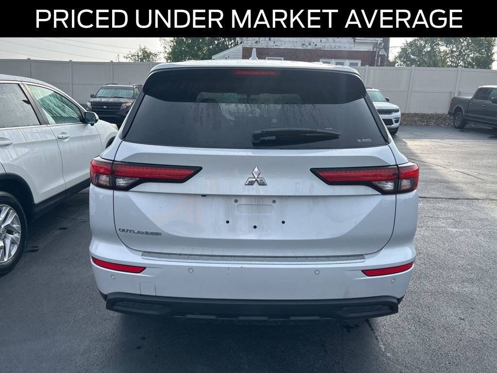 Used 2022 Mitsubishi Outlander ES AWD/4WD image 12