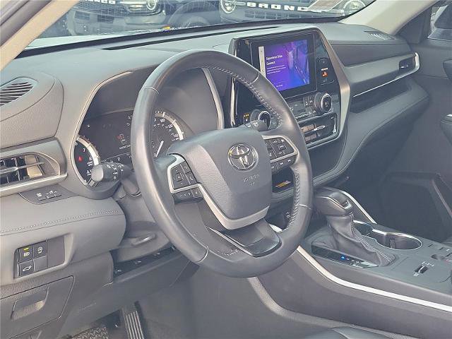 Used 2023 Toyota Highlander XLE image 5