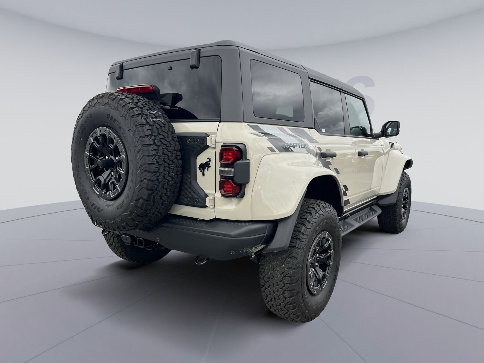 Certified 2025 Ford Bronco Raptor w/ Interior Carbon Fiber Pack AWD/4WD image 7