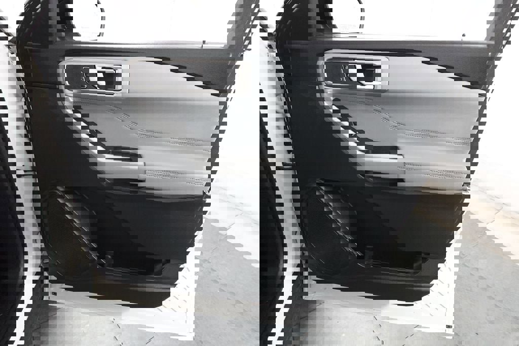 Certified 2024 Ford Explorer XLT w/ Equipment Group 202A AWD/4WD image 31