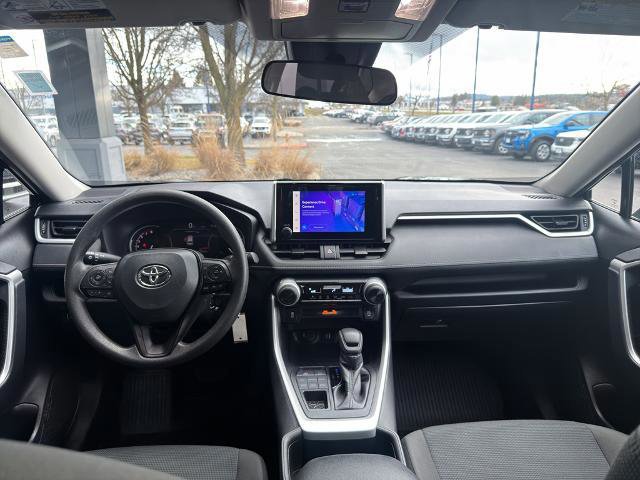 Used 2025 Toyota RAV4 LE image 31