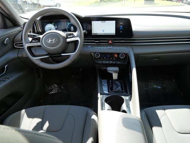 Used 2025 Hyundai Elantra SEL FWD image 19