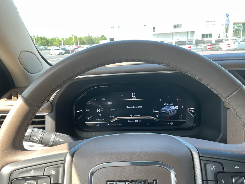 Used 2024 GMC Yukon Denali AWD/4WD image 16