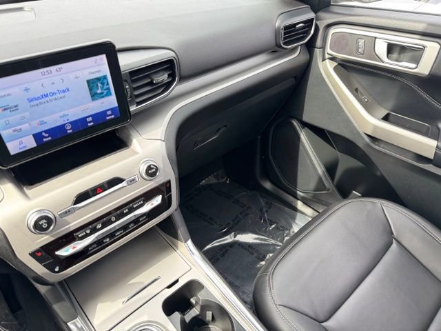 Certified 2022 Ford Explorer XLT w/ Equipment Group 202A AWD/4WD image 30
