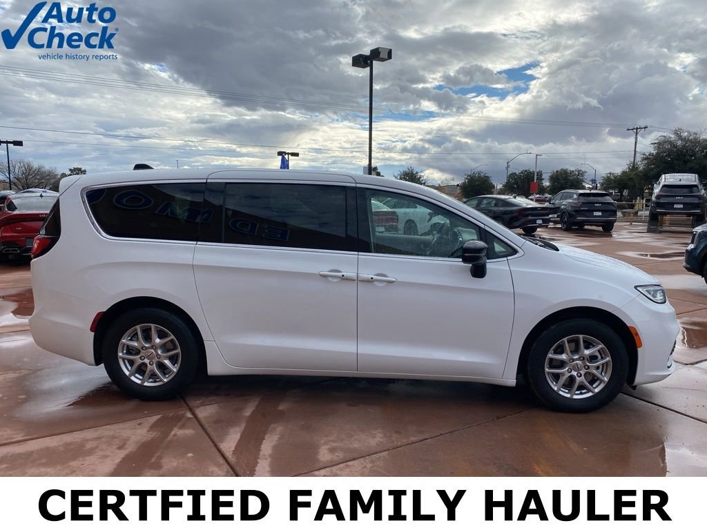 Used 2024 Chrysler Pacifica Touring-L FWD image 9