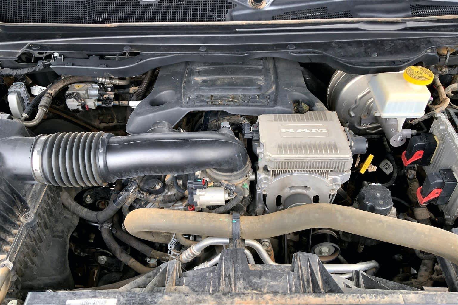 Used 2019 RAM 1500 Laramie AWD/4WD image 32
