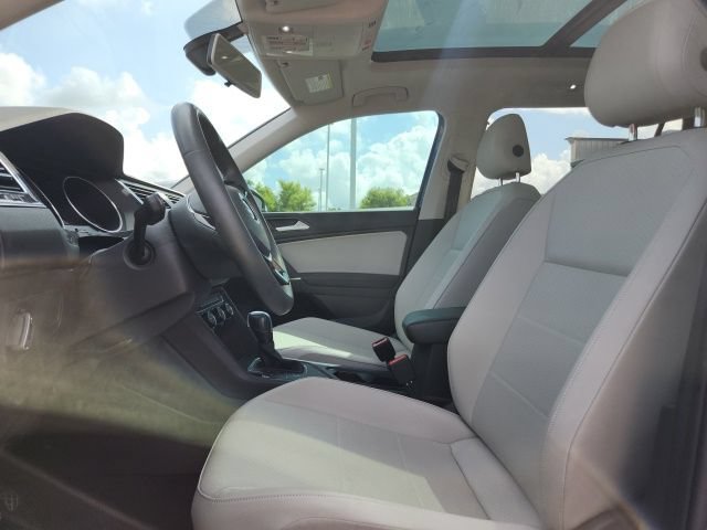 Used 2020 Volkswagen Tiguan SE w/ Panoramic Sunroof Package FWD image 22