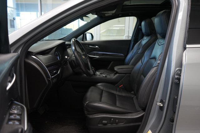 Used 2023 Cadillac XT4 Luxury w/ Cold Weather Package AWD/4WD image 20