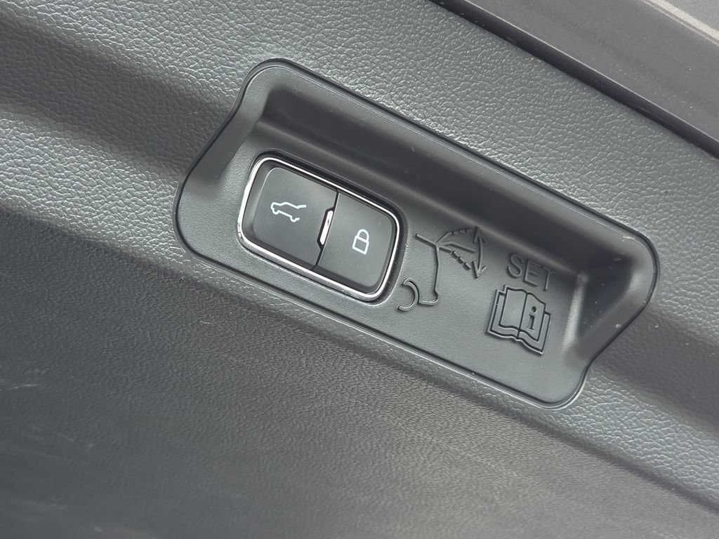 Certified 2023 Ford Explorer XLT AWD/4WD image 12