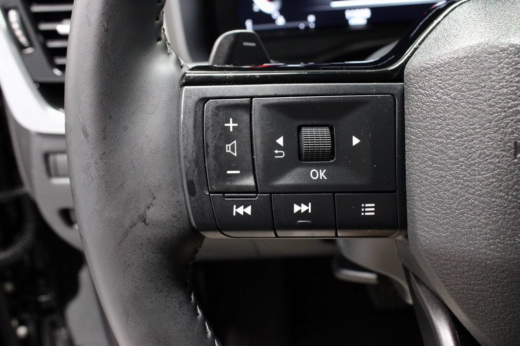Used 2025 Nissan Rogue SL AWD/4WD image 27