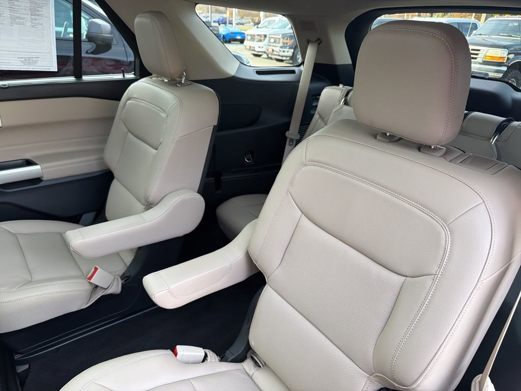 Certified 2022 Ford Explorer Limited w/ Equipment Group 301A image 35