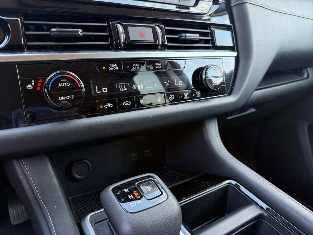 Used 2025 Nissan Pathfinder SV AWD/4WD image 25