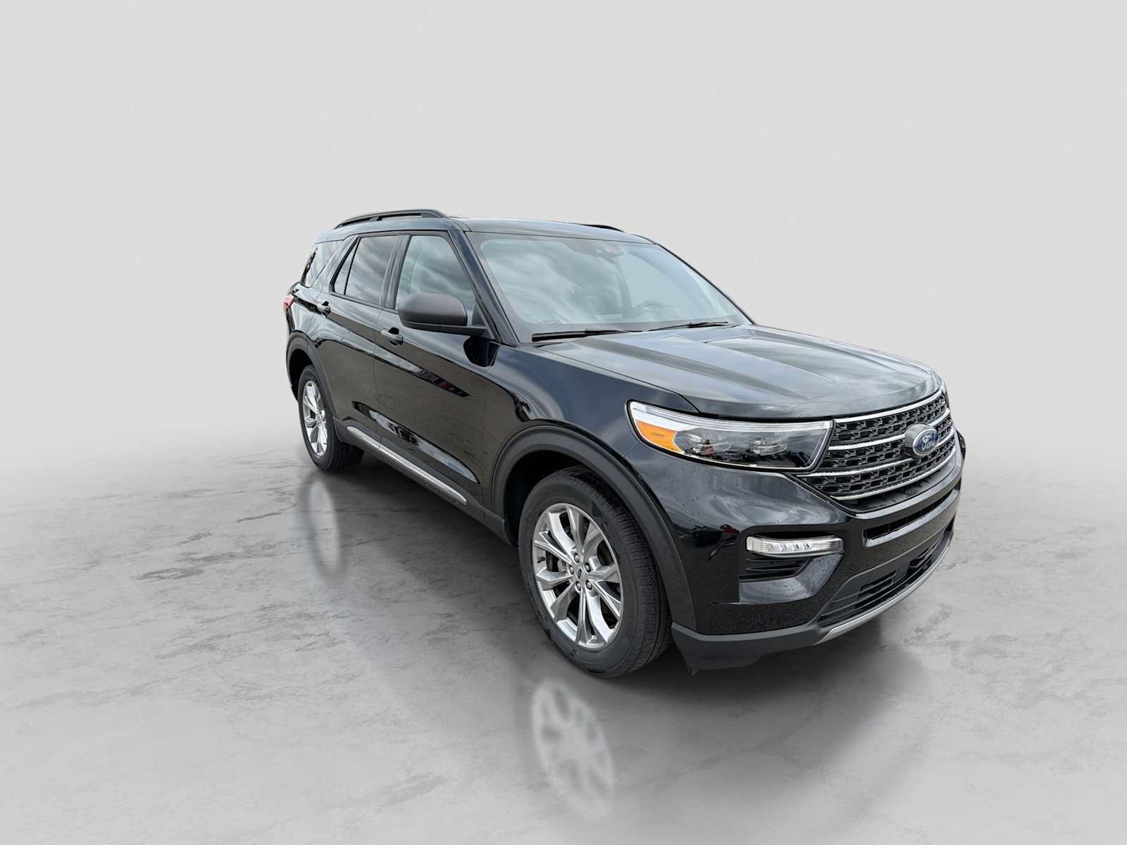 Certified 2024 Ford Explorer XLT w/ Equipment Group 202A AWD/4WD image 7