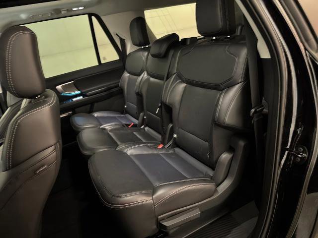 Certified 2025 Ford Expedition Max Platinum image 36