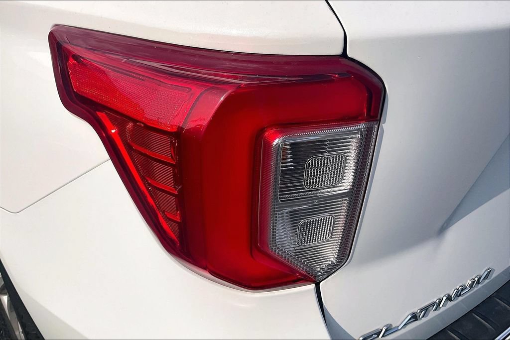 Certified 2023 Ford Explorer Platinum w/ Technology Package AWD/4WD image 30