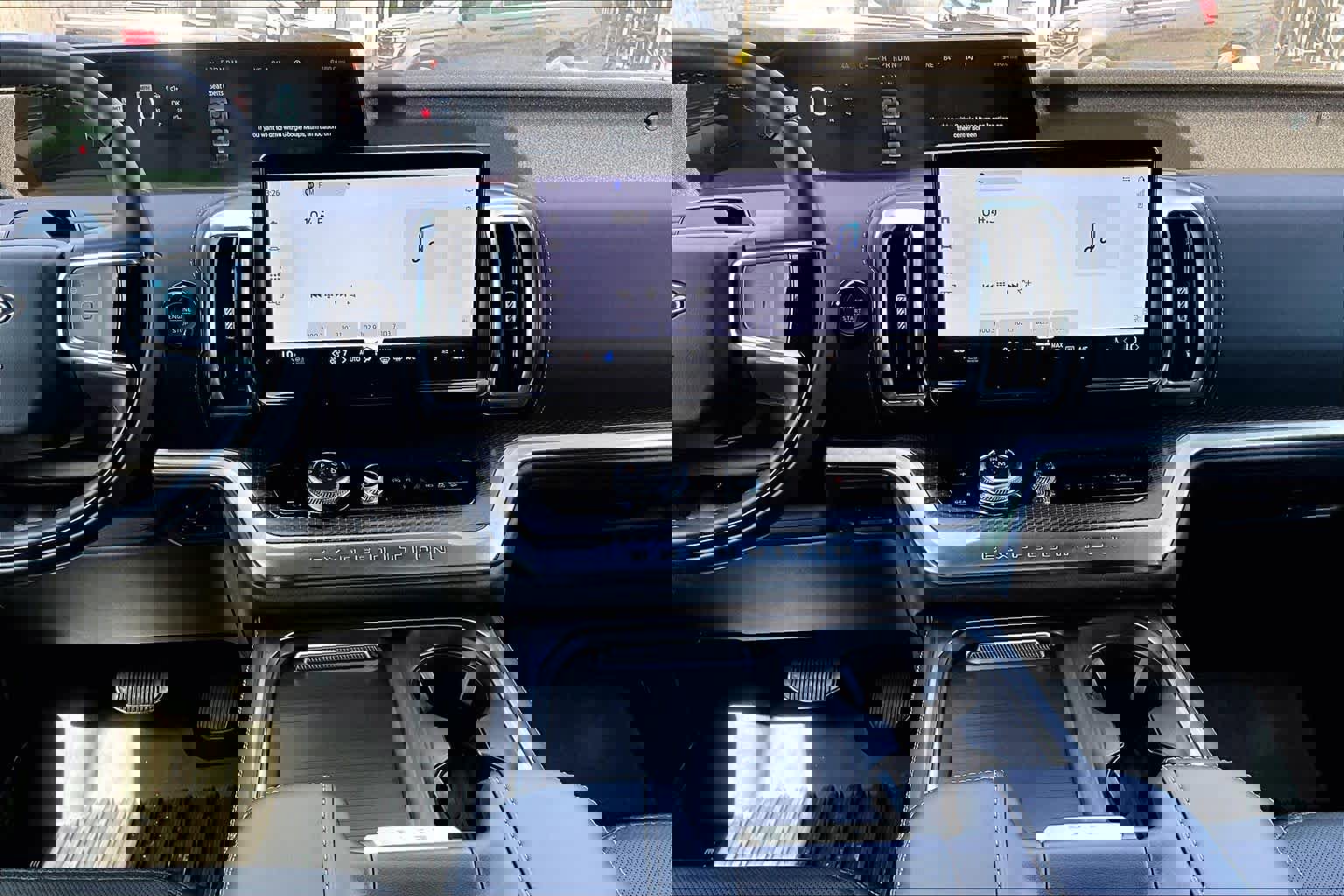 Certified 2025 Ford Expedition Platinum w/ Stealth Appearance Package image 11