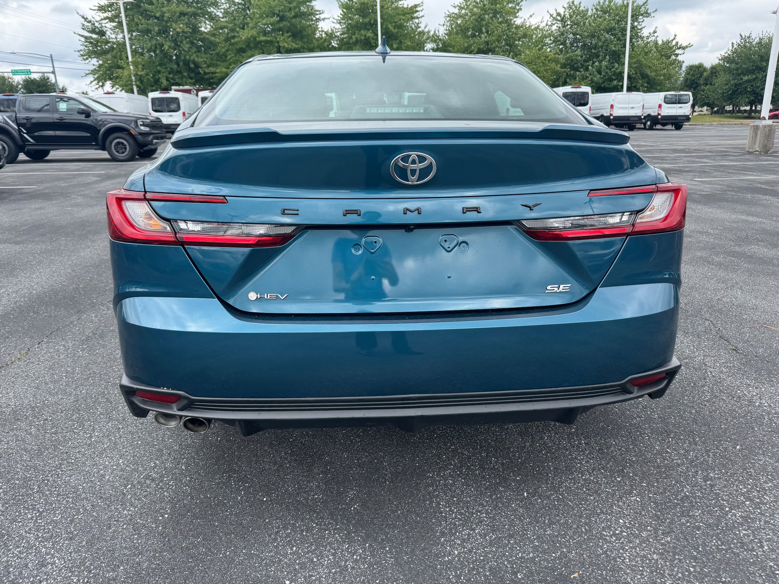 Used 2025 Toyota Camry SE FWD image 4