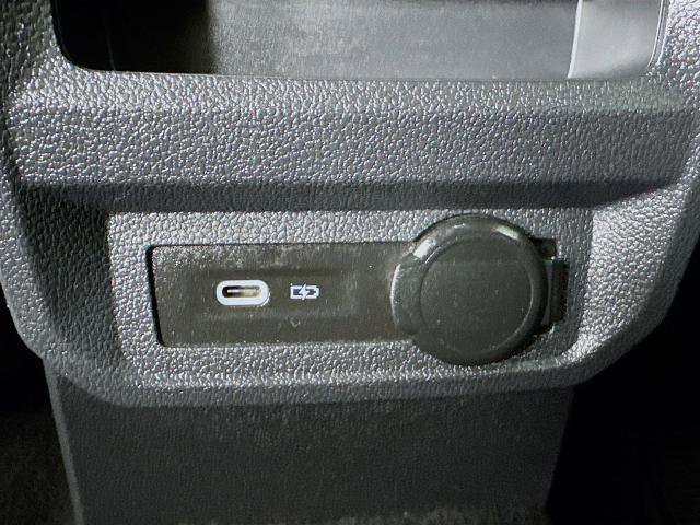 Used 2022 Volkswagen Tiguan SE image 24