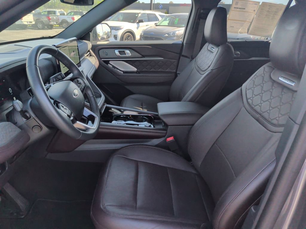 Certified 2025 Ford Explorer Platinum w/ Ultimate Package AWD/4WD image 4