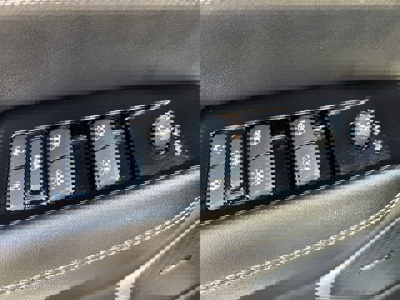 Used 2024 Jeep Wagoneer 2WD image 25