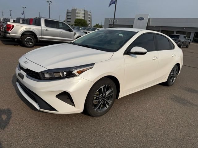 Used 2023 Kia Forte LXS w/ LXS Technology Package FWD image 6