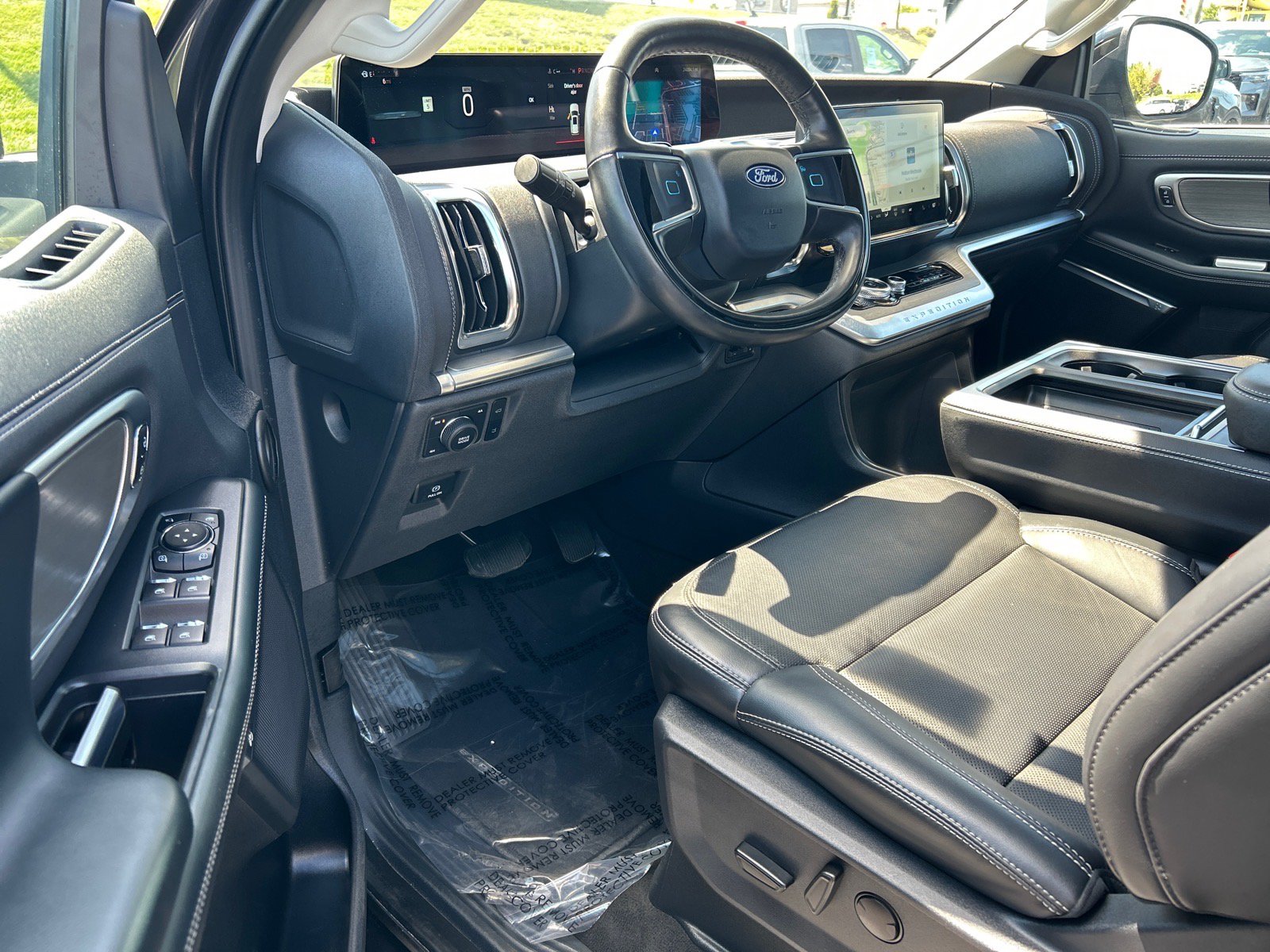 Certified 2025 Ford Expedition Max Platinum w/ Driver's Package AWD/4WD image 6