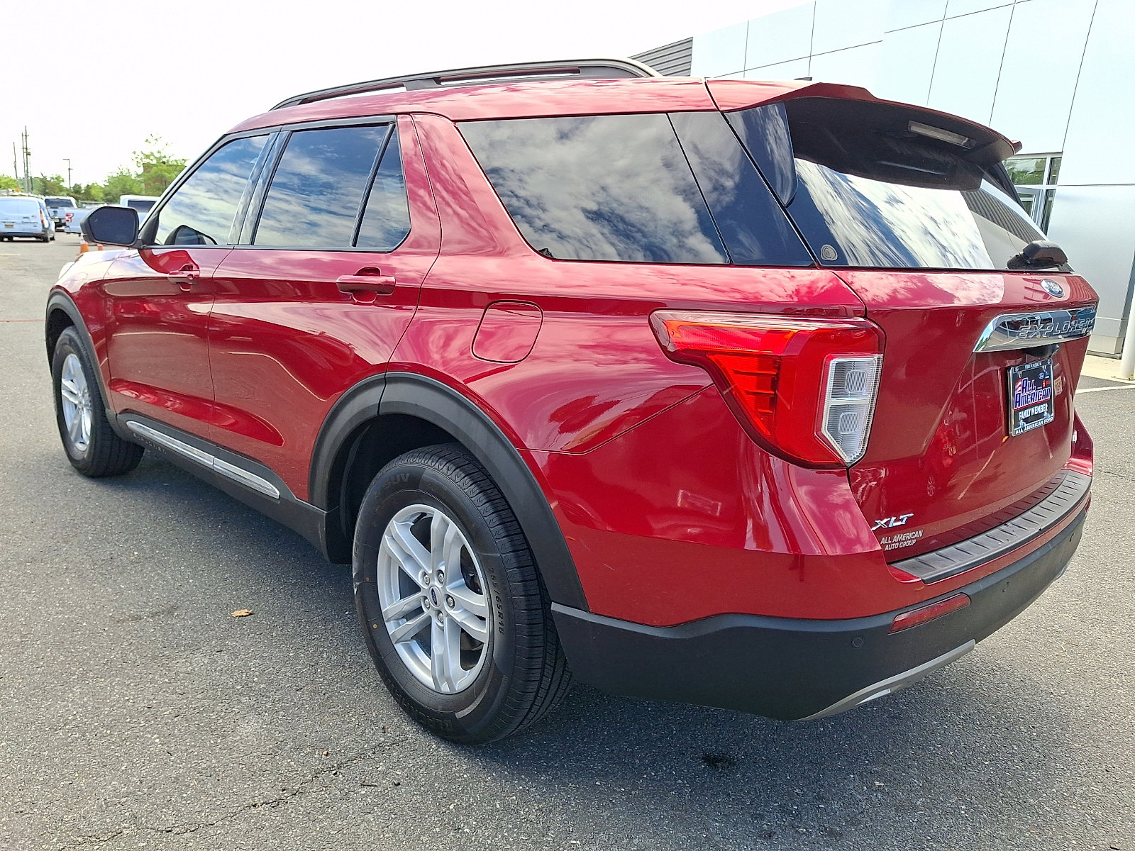 Certified 2022 Ford Explorer XLT w/ Equipment Group 202A AWD/4WD image 7