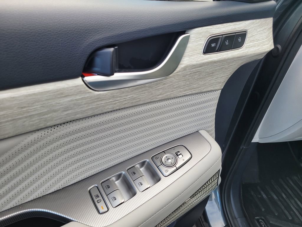 Used 2023 Hyundai Palisade Calligraphy image 16