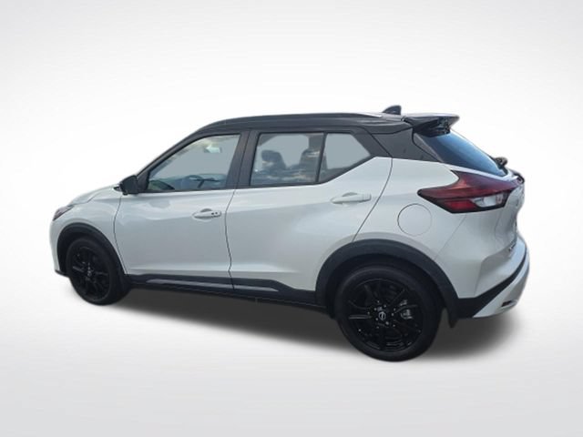 Used 2023 Nissan Kicks SR w/ SR Premium Package FWD image 5