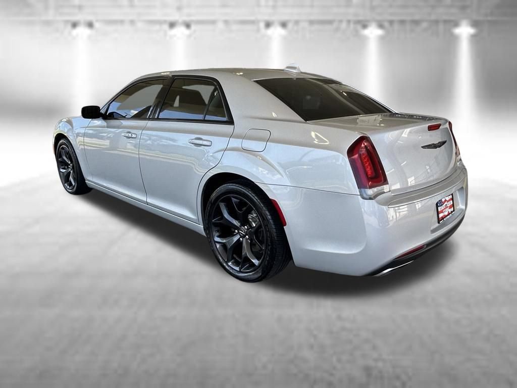 Used 2021 Chrysler 300 Touring w/ Sport Appearance Package RWD image 7