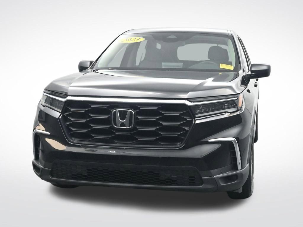 Used 2023 Honda Pilot LX image 2