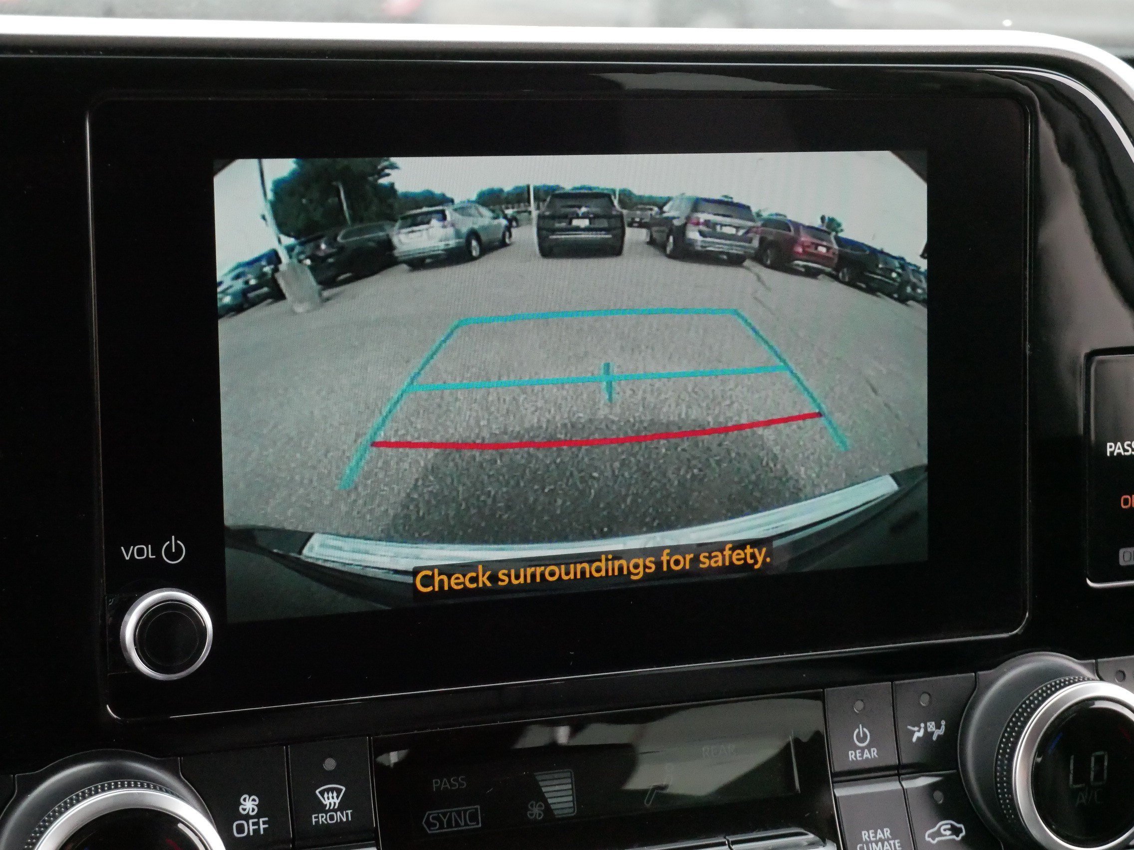 Used 2023 Toyota Highlander XLE AWD/4WD image 30