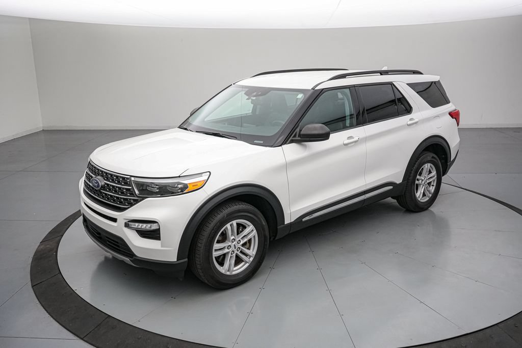 Certified 2024 Ford Explorer XLT w/ Equipment Group 202A AWD/4WD image 8