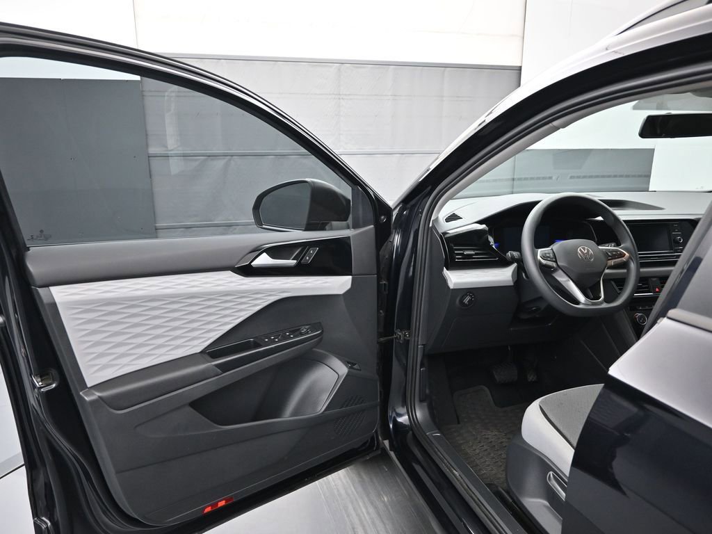 Used 2022 Volkswagen Taos S image 9