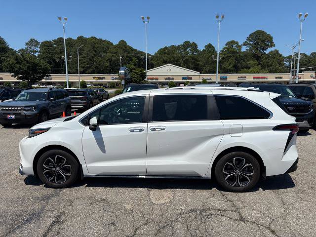 Used 2025 Toyota Sienna Platinum AWD/4WD image 8