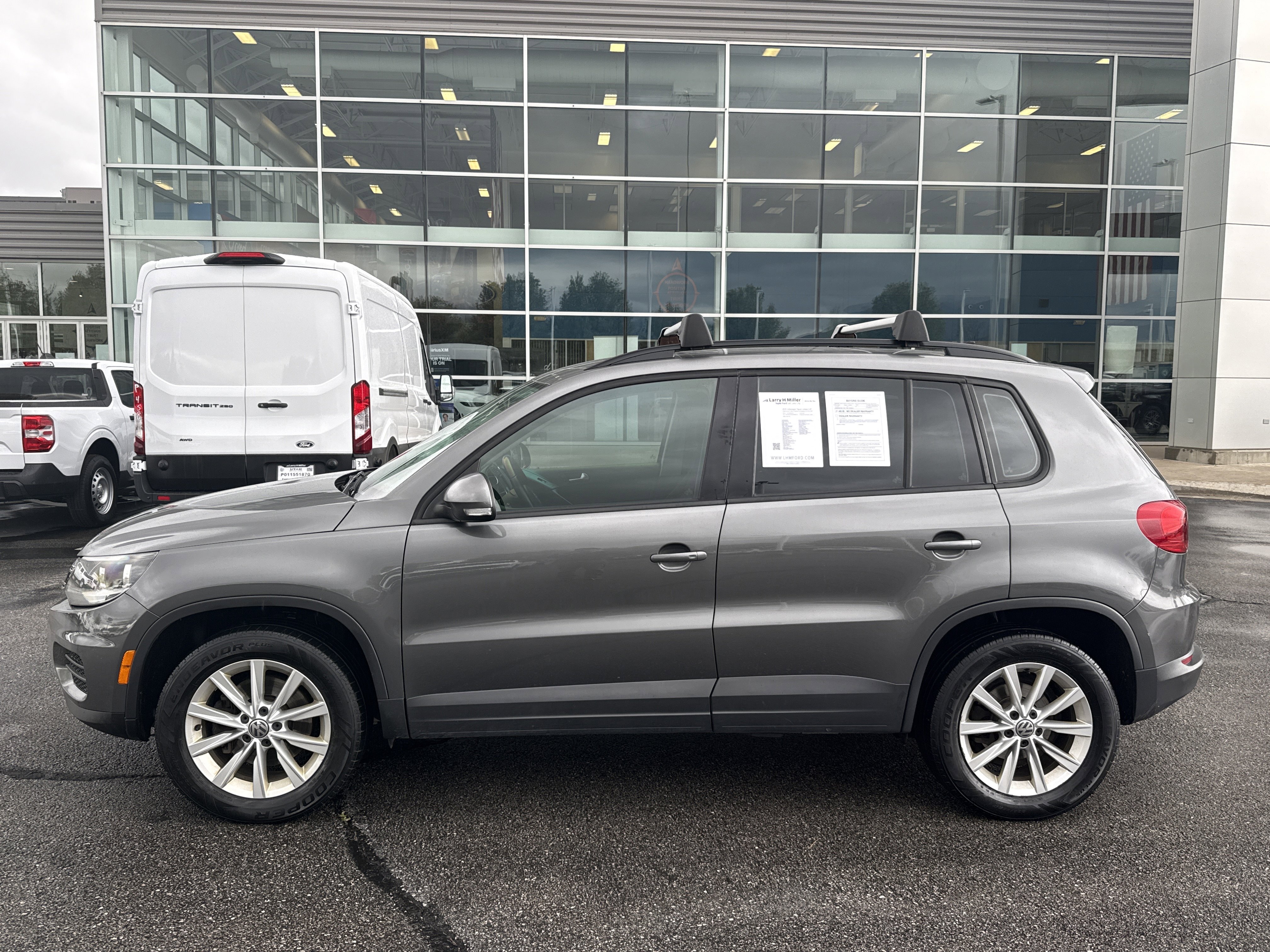 Used 2018 Volkswagen Tiguan Limited w/ Premium Package image 2