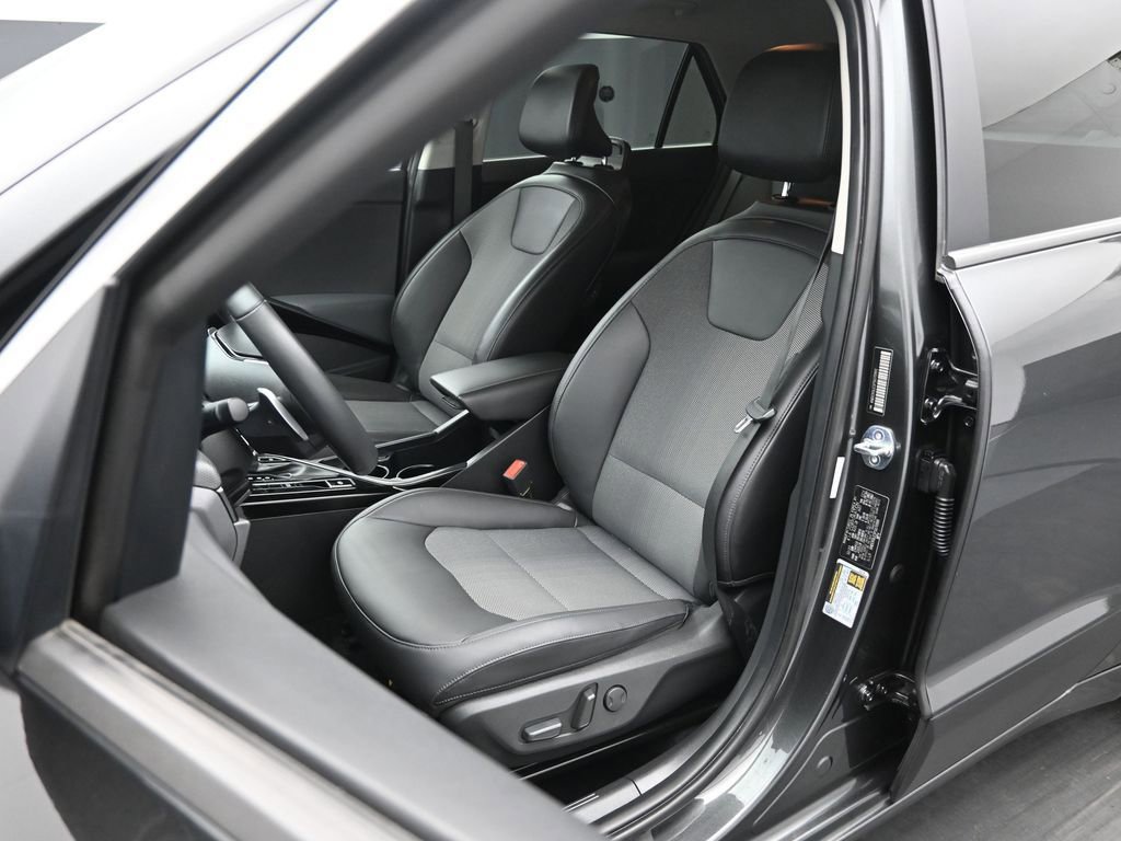 Used 2023 Kia Niro EX image 36