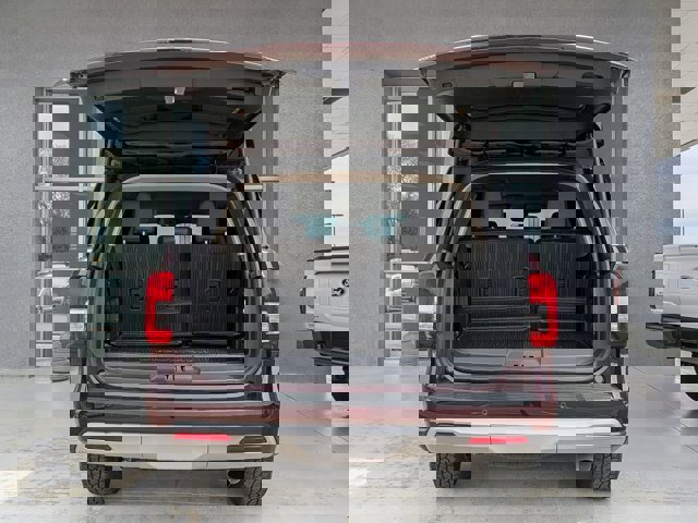 Certified 2024 Ford Expedition XLT image 29