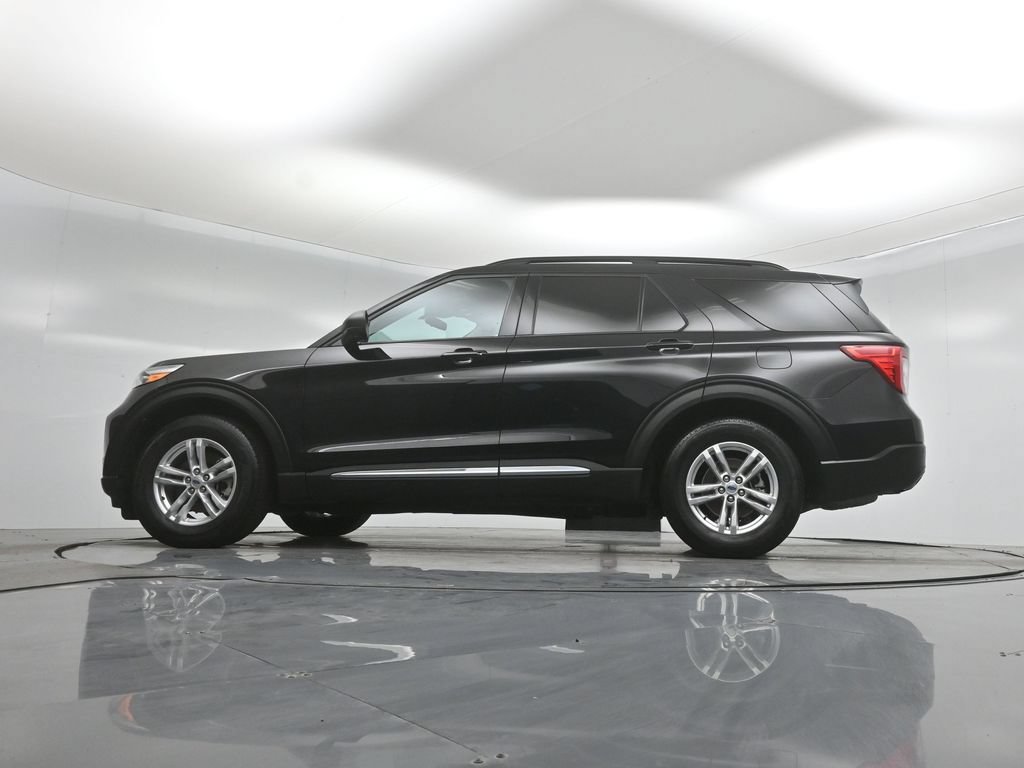 Certified 2023 Ford Explorer XLT RWD image 50