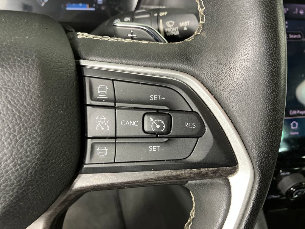 Used 2023 Jeep Grand Cherokee L Limited w/ Black Appearance Package image 18