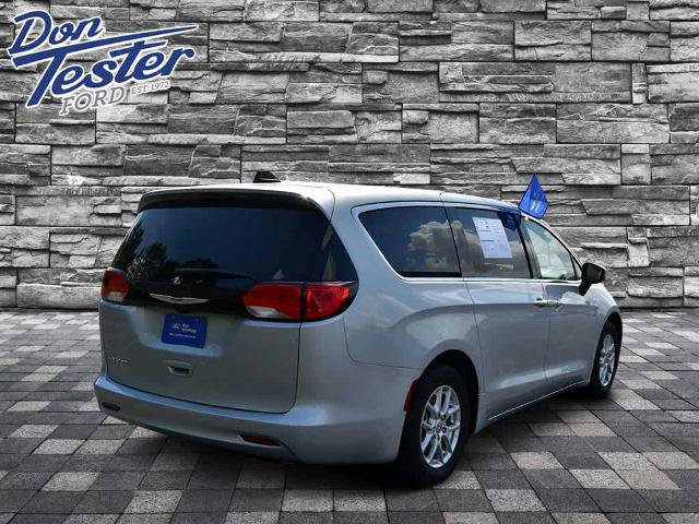 Used 2022 Chrysler Voyager LX FWD image 3