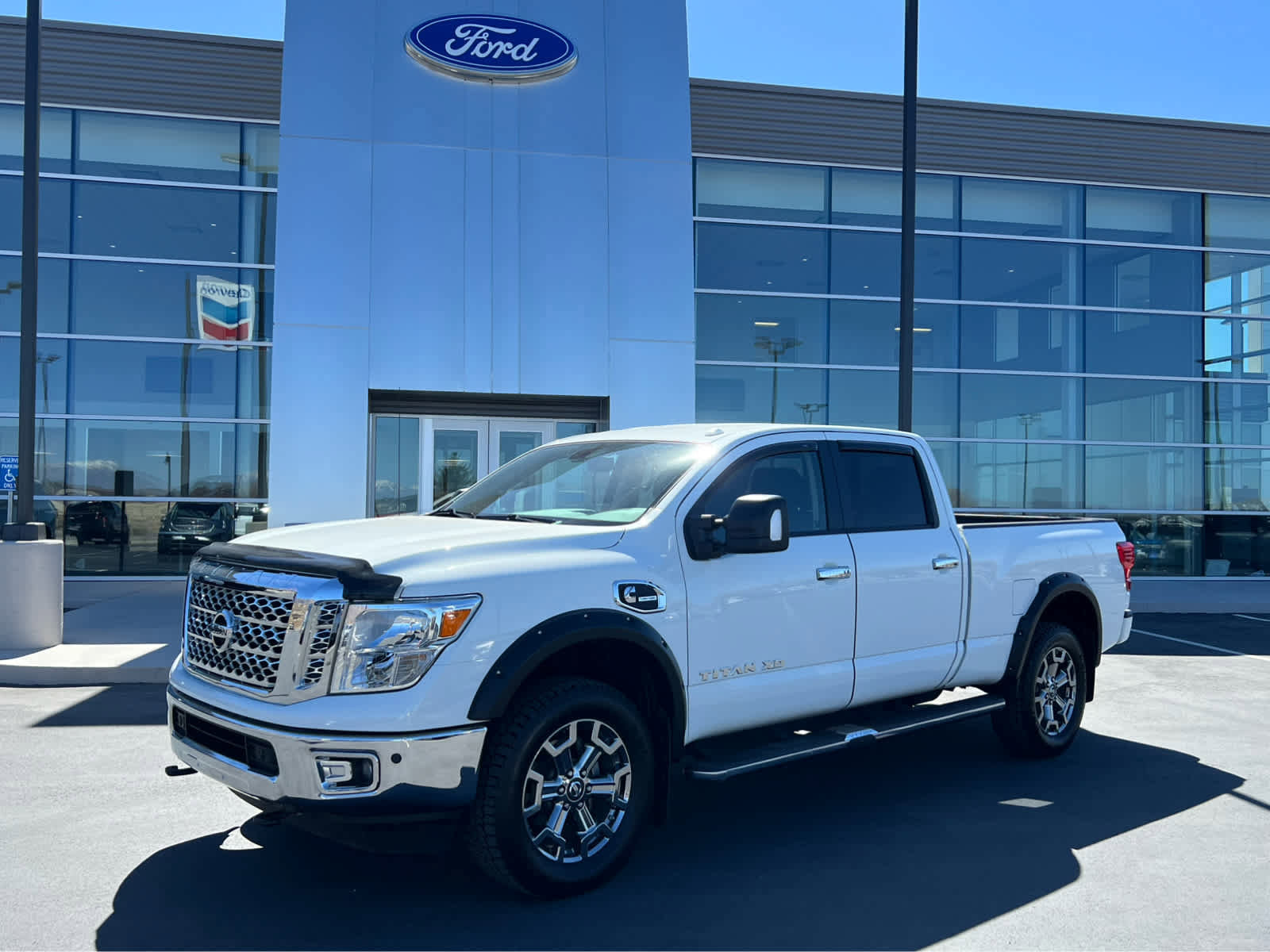 Used 2017 Nissan Titan SV image 1