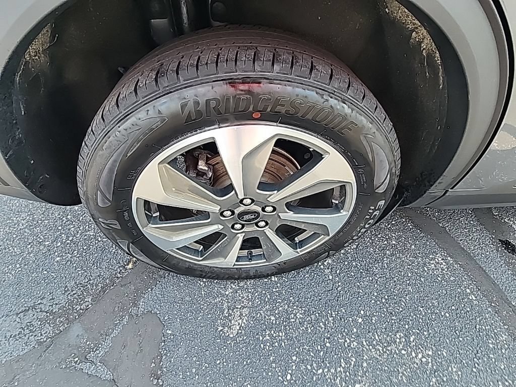 Certified 2025 Ford Escape Platinum AWD/4WD image 30