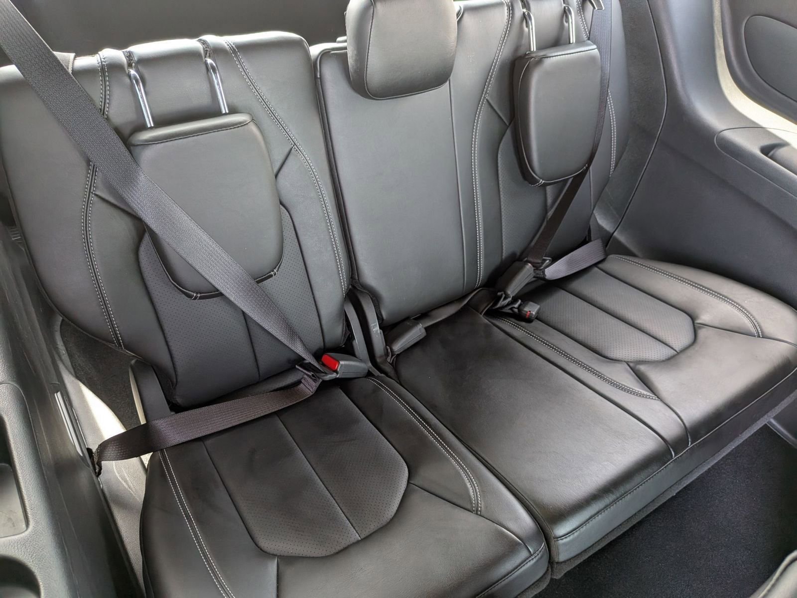 Used 2025 Chrysler Pacifica Select FWD image 30