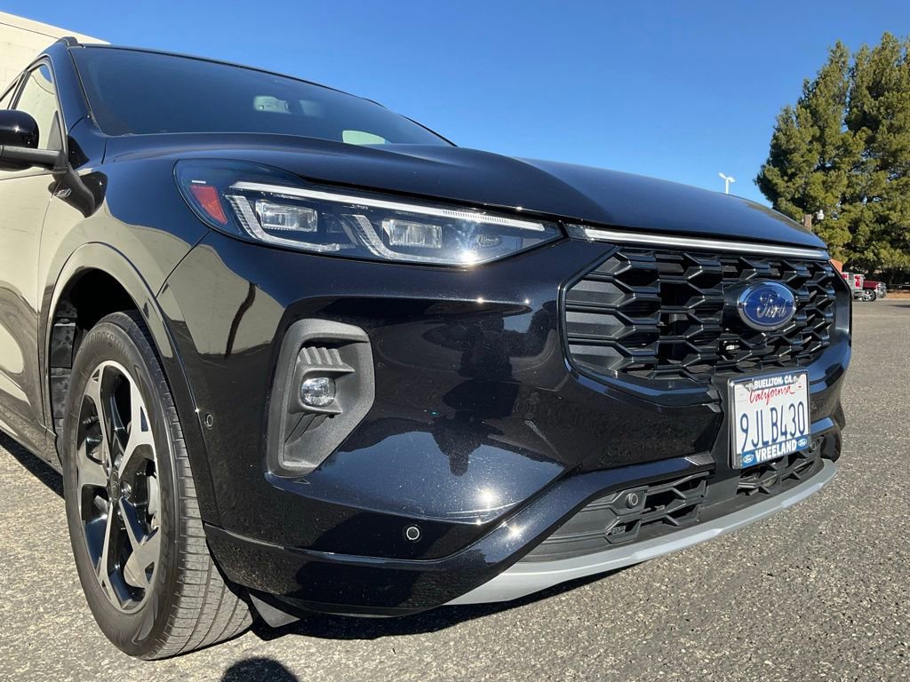 Certified 2024 Ford Escape ST-Line Elite w/ Premium Technology Package image 18