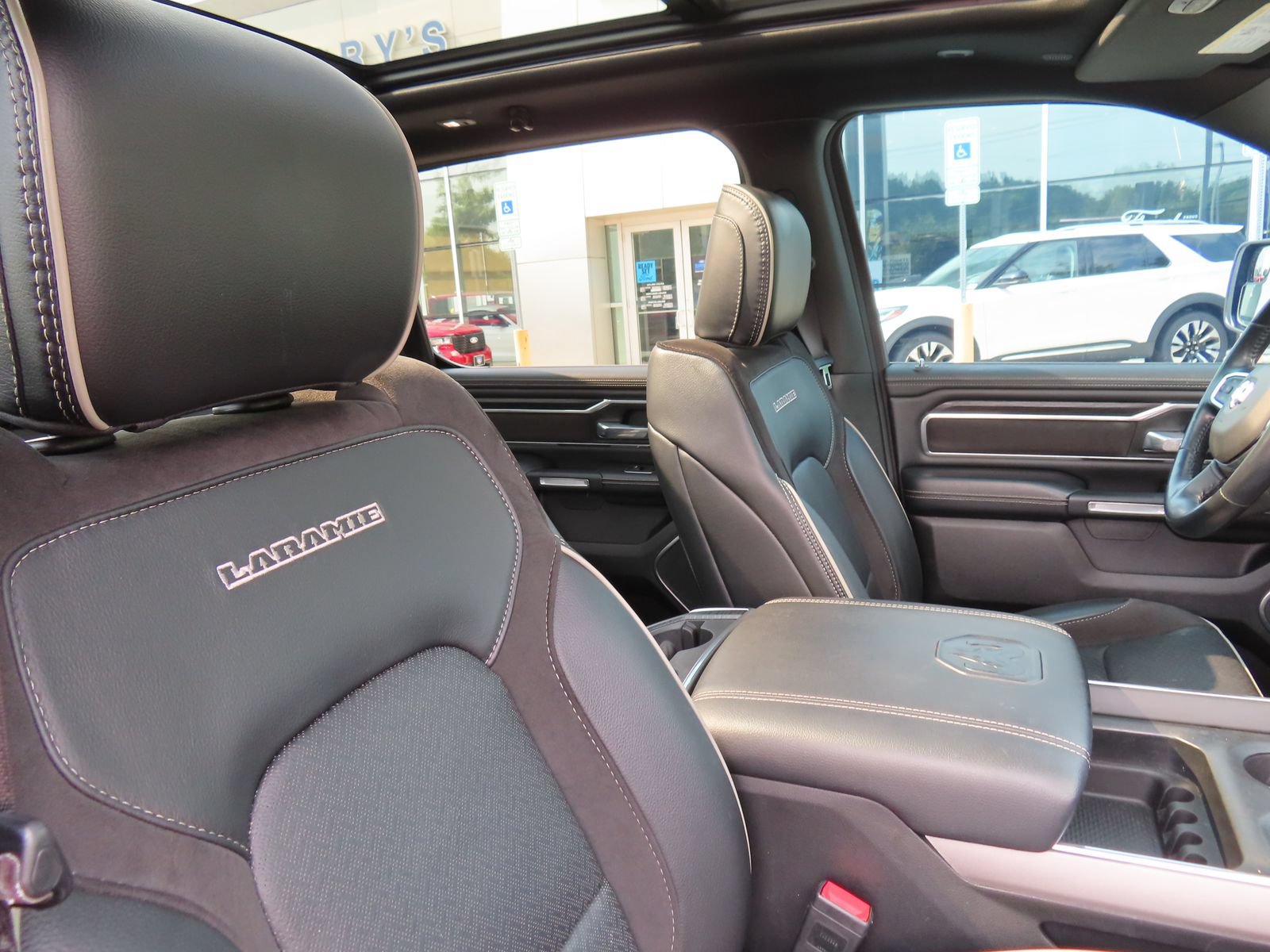 Used 2023 RAM 1500 Laramie AWD/4WD image 39
