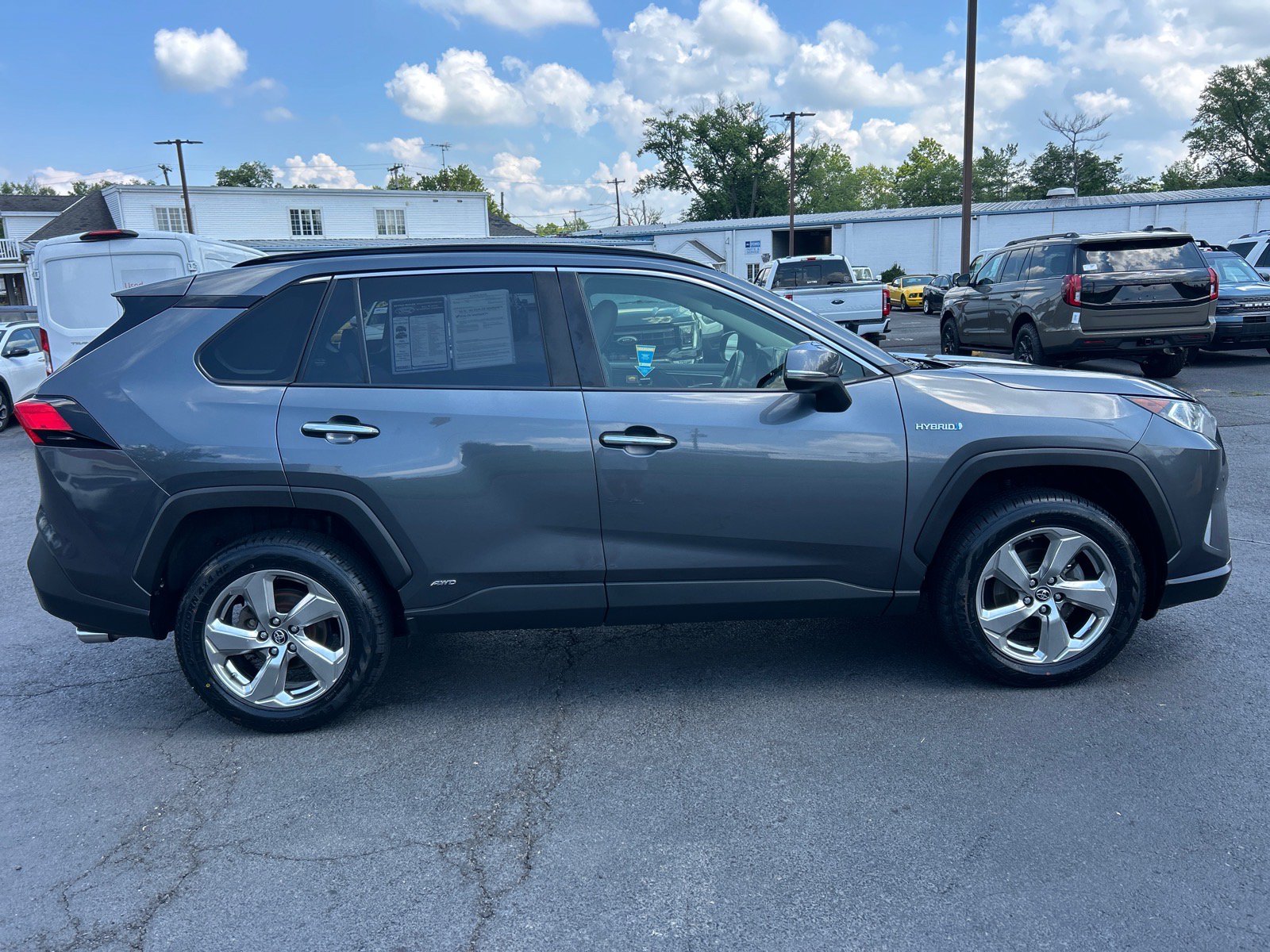 Used 2019 Toyota RAV4 Limited w/ Carpet Mat Package AWD/4WD image 17