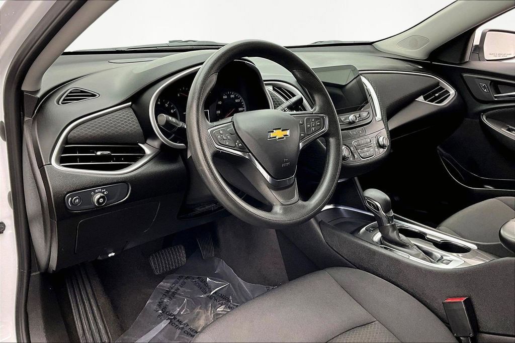 Used 2025 Chevrolet Malibu LT FWD image 14